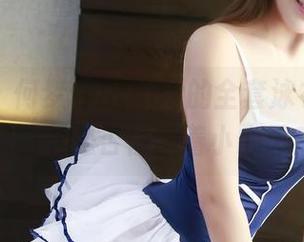 果团网 – 何梦兮Stacy的全套泳衣写真，水面下是否隐藏着小心思？