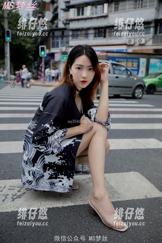 梦丝女神-折耳酱 梦丝女神 - 折耳酱来了,双马尾直接启动高清写真模式!