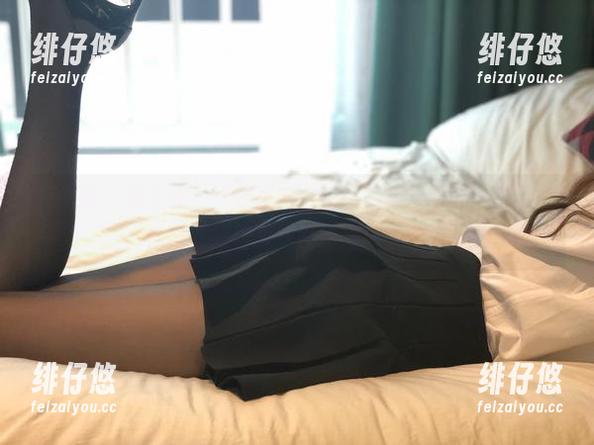 微密圈 - 无圣光，“梦里一只喵”的白色吊带袜图集，你准备好瞥见这些小细节了吗？