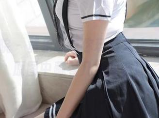 模范学院 – 黄乐然带你玩转死库水，最新原图中藏着几分戏谑！