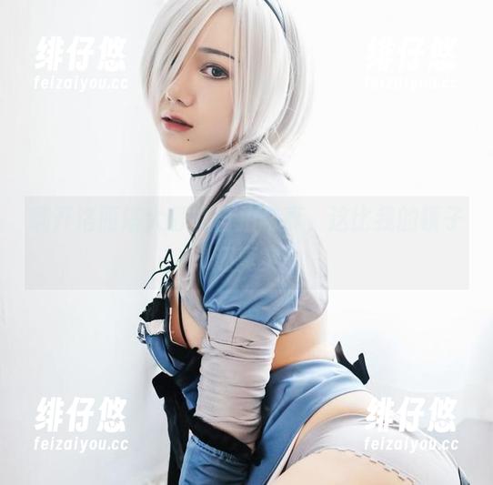 翻开洛丽塔大哥的自拍写真，这比我的镜子还真实