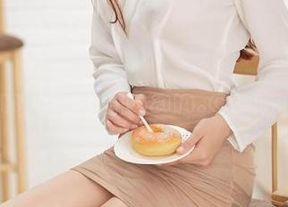 爱丝 – 最新的瑶瑶套图：衣服的存在感比我想象的还要强烈。