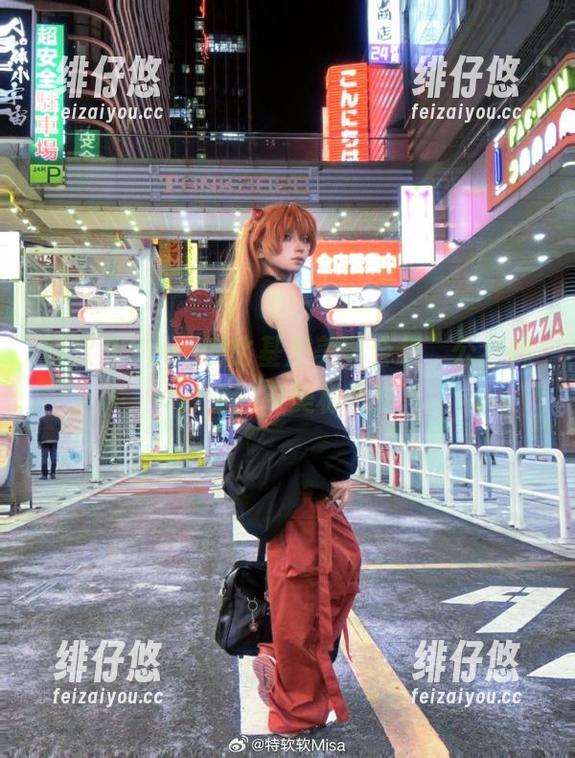 特软儿Sona的比基尼美图合集，公然挑衅你的审美极限！