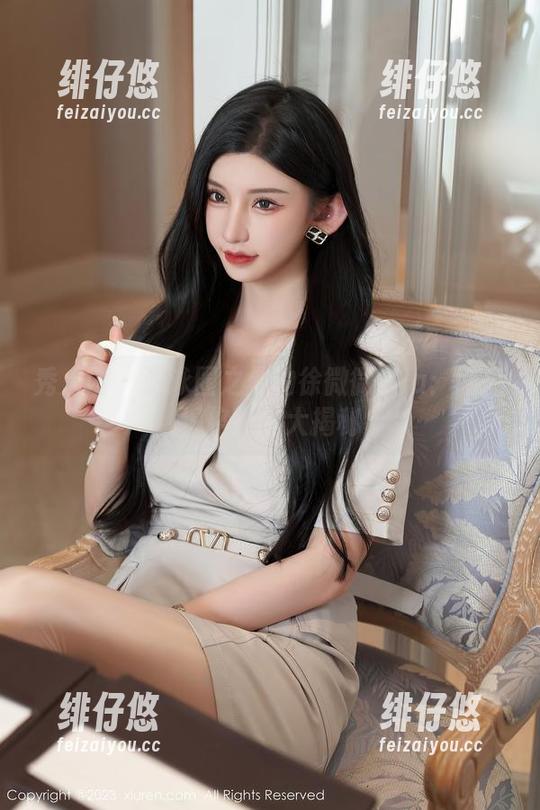 秀人网-徐微微mia 秀人网 - 游泳圈之外的徐微微mia:网盘逼格写真大揭秘
