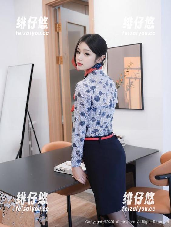 秀人网 - 作品不打折，王俪丁小宝贝圣诞图集：其实这棵树是我请的？