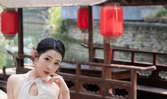 秀人网 – 璀灿，少女在线合集：这不，就在你面前摆着呢。