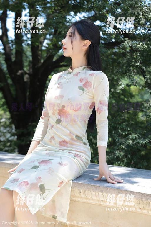 秀人网 - 白微Sera的双马尾：偷偷藏藏的图包美好