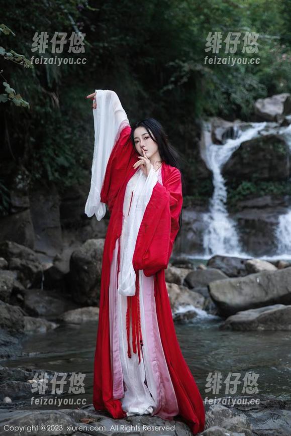 秀人网 - 听说白茹雪abby的礼服在无圣光下效果更佳，美图真让人感叹！