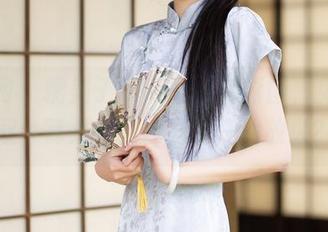秀人网 – 糯美子nini的白色原图，免费获取，算是对我视觉的一种放纵？