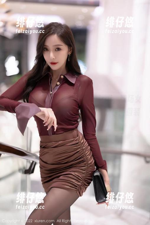 秀人网-蕊蕊ruirui 秀人网 - “原图里的蕊蕊ruirui,职场女神还是求生欲满满?”(图集分享:假装工作其实是在秀气质)