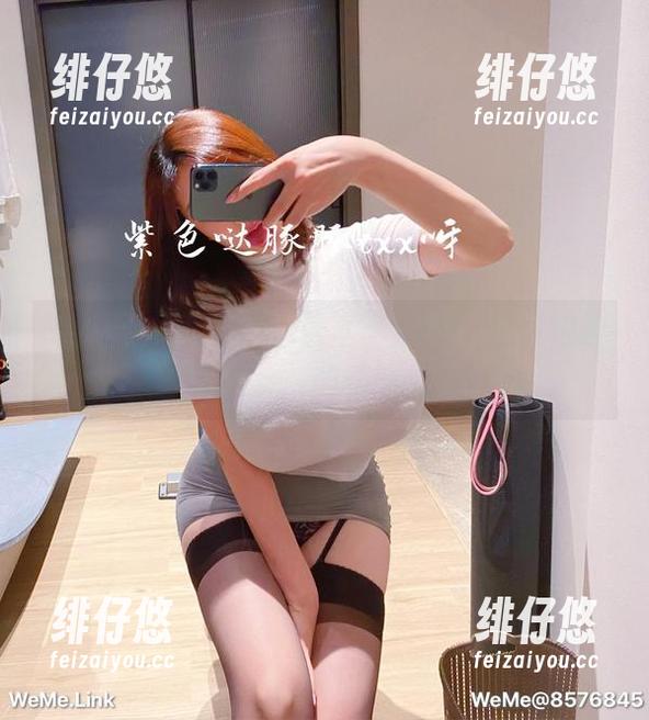 微密圈 - 童小芯紫色写真：看这小姑娘敢挑战紫色的极限么？