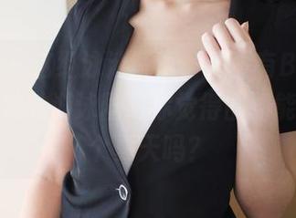 美媛馆 – 这组泳池写真，里面有Barbie可儿和她的游泳圈，你觉得圈圈能拯救这个夏天吗？
