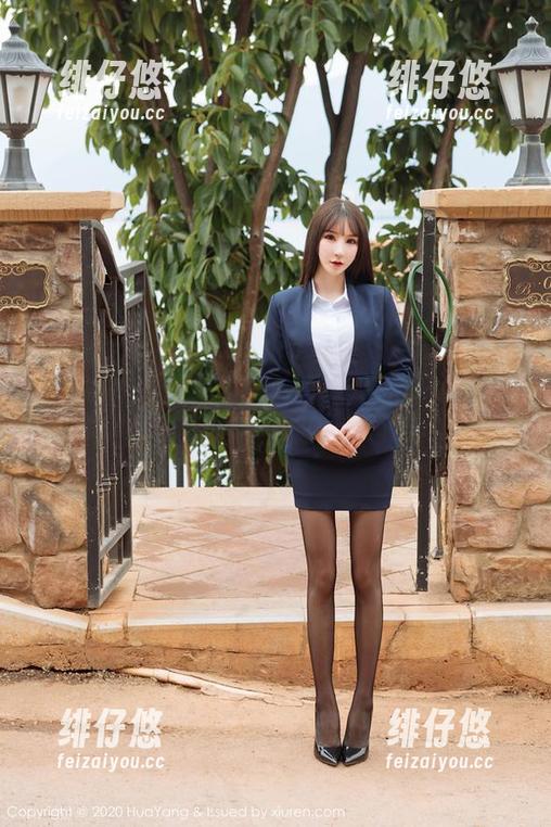 花漾show - 在可乐Vicky的办公室美图合集里，看即将毕业的憨态可掬！