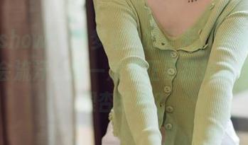 花漾show – 孙梦瑶V的夏天，如果高清写真会流汗，那一定是正要拔掉草坪的那根杏子吧？