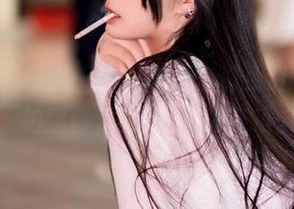 “学姐”落落Raku，送你们免费的图集，拍照真是比摆pose还难。