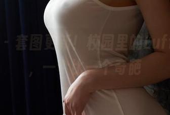 蜜桃社 – 套图更新！校园里的Luffy菲菲，一个比一个奇葩