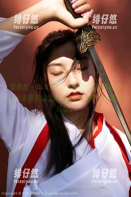 蜜桃社 - Suki的长腿图集，试图领略那种从未拥有的优雅，结果只是在念叨她的造型。