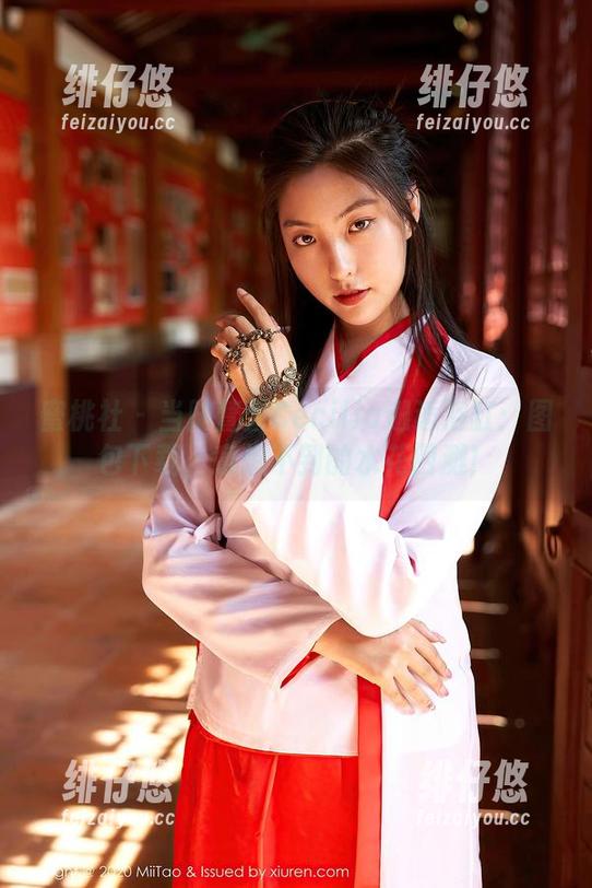蜜桃社-陆萱萱Cecilia 蜜桃社 - 当陆萱萱Cecilia邂逅浴缸:图包下载,意想不到的水花四溅!