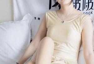袜啵啵 – 天呐，快看小甜豆的美图，这油亮薄肉丝就像挂在我家墙上的壁纸，够吸引啊！