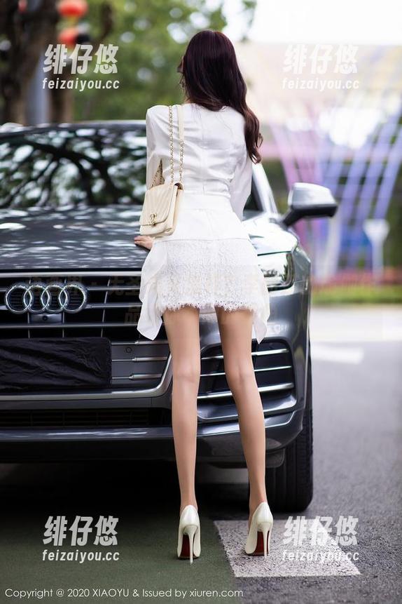 语画界-李丽莎 语画界 - 无圣光又怎样?李丽莎的瑜伽作品给你不同的视角