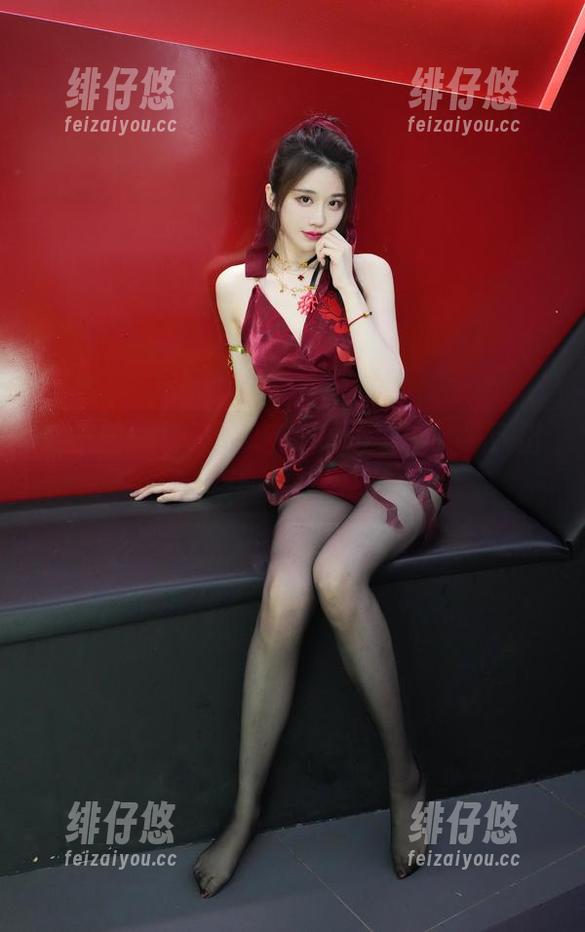 微密圈 - 轩子巨2兔居然敢穿酒红礼服出门，这胆量我给满分！