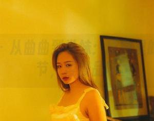 轰趴猫 – 从曲曲到学妹：原图里的微妙细节，慢慢品味