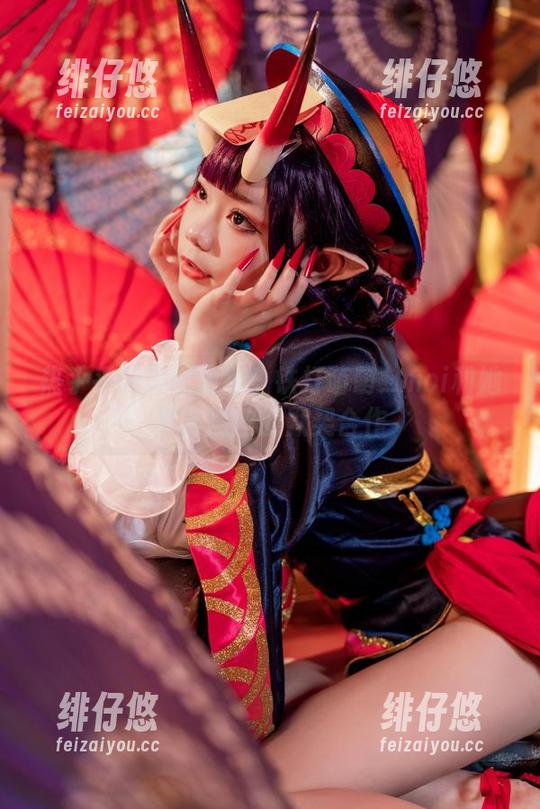 热乎乎的美图更新！铁打萌萌_moi和她那条黑丝的默契合作