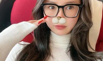 微密圈 – 陈大小姐的新目标：在线把粉色女仆图集打造得像大闹天宫一样