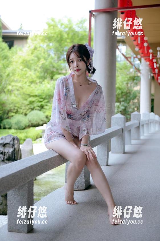 雯妹不讲道理《520特辑豪华版》条纹美图壁纸：一不小心就被惊艳到了，真想让这一幕永存！