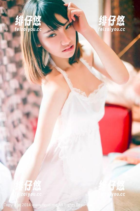 青豆客-施忆佳Kitty酱 青豆客 - 施忆佳Kitty酱的“纯白”写真,直戳我的眼,我敢打赌你也不想离开。