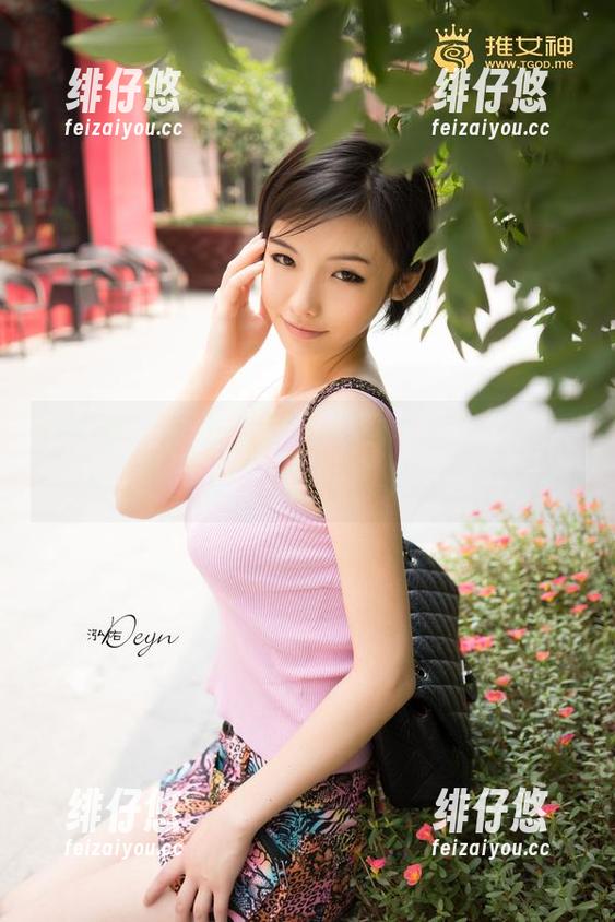 青豆客 - 施忆佳Kitty酱的镂空作品集：透过这个，而我的目光又飞出了天
