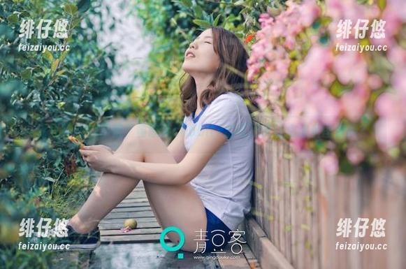 青豆客 - 信不信，黄歆苑chobits的红裙能让你追着图包跑？