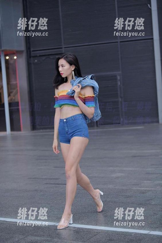 魔镜街拍 - 就在这悠闲的午后，看“婷婷”那绝美的薄丝，图包不来一份吗？随手下载一试吧！